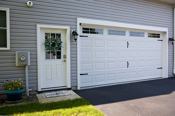 24/7 Emergency Garage Door Panel Replacement experts in Glenns Ferry, ID